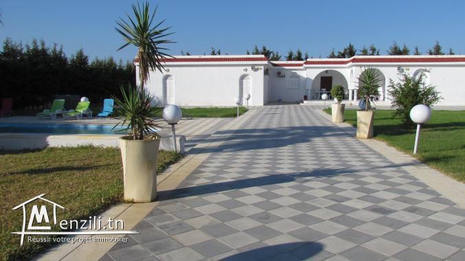 belle villa 3000 m2 avec piscine