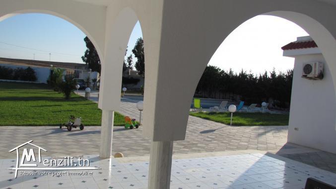 belle villa 3000 m2 avec piscine