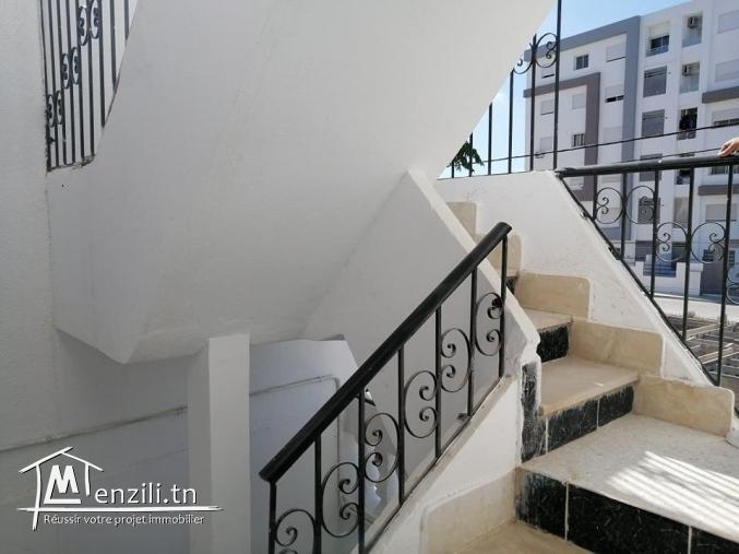 A NE PAS RATER UNE MAISON 3 NIVEAUX –BEL EMPLACEMENT A LAOUINA