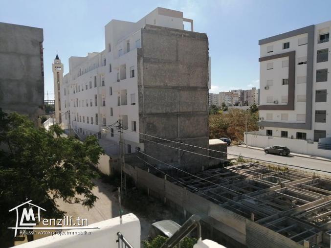 A NE PAS RATER UNE MAISON 3 NIVEAUX –BEL EMPLACEMENT A LAOUINA