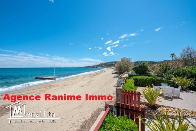 Villa de 600m2 pieds dans l’eau a el haouaria