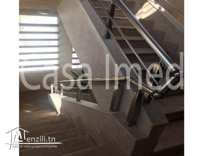 une villa très haut standing divisée en 3 étages à vendre