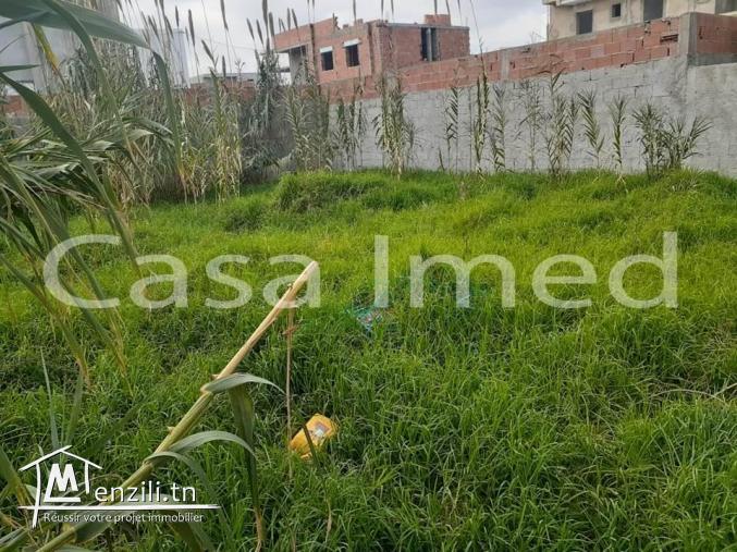 un beau terrain de 400 m² à la  soukra  -sidi fraj