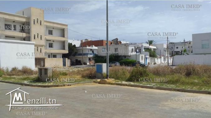 un beau terrain de   438 m²