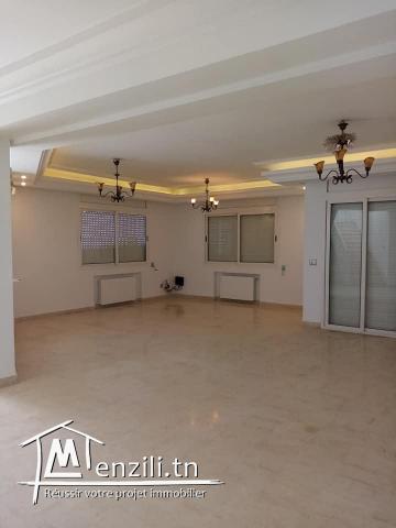 A louer villa S+7 (vide) à el menzah9