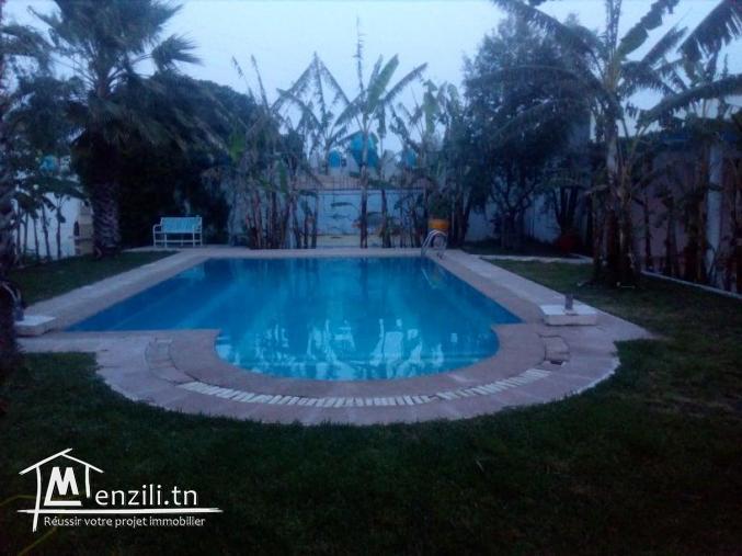 une maison d'hote syr terrain de 2600m