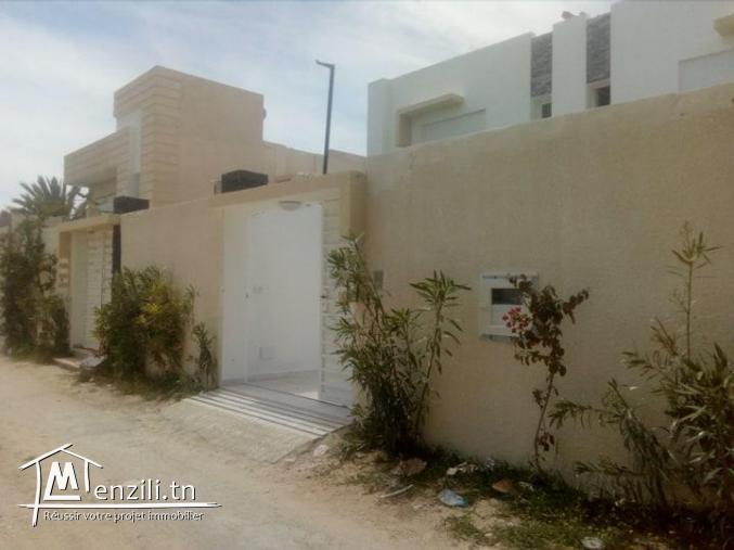 une maison style duplex