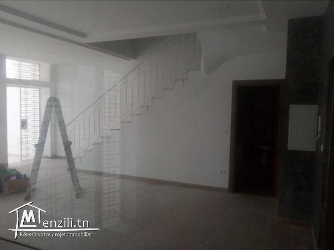 une maison style duplex