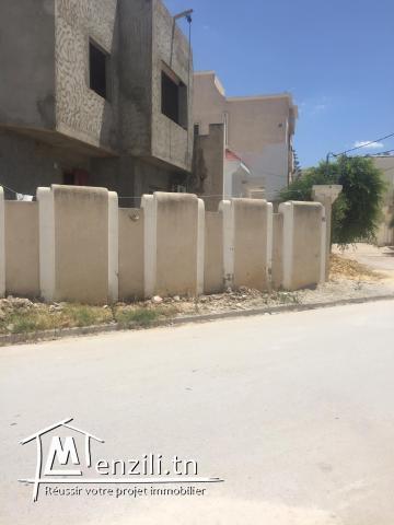 Une villa avec deux appartements et un studio à vendre