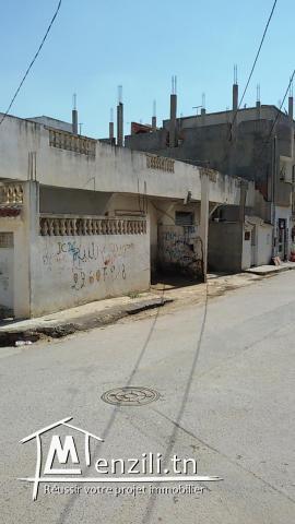 Maison(3 studiots et 2 garages)