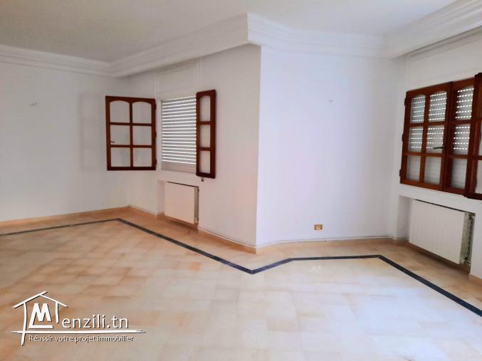 Appartement S4 rénové  à Ennaser 1