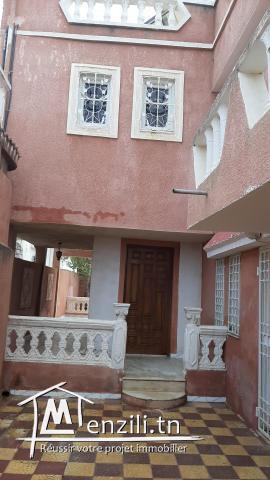 une maison S + 3 avec deux salles de bain, a louer