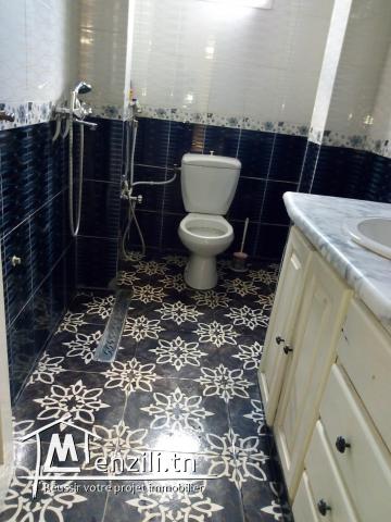 Petite villa à vendre  au kram ouest