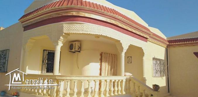 350 000 DT A vendre s+4, monastir .