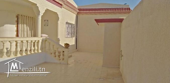 350 000 DT A vendre s+4, monastir .