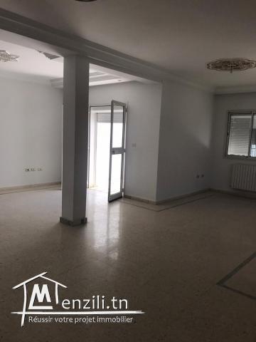 Etage de villa à Louer à Ennasr II