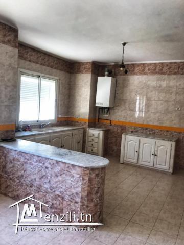 Etage de villa à Louer à Ennasr II