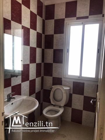 Etage de villa à Louer à Ennasr II