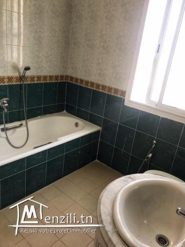 Etage de villa à Louer à Ennasr II