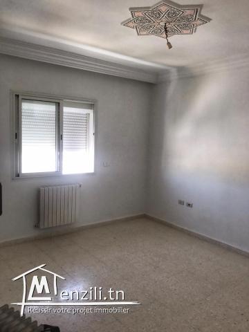 Etage de villa à Louer à Ennasr II