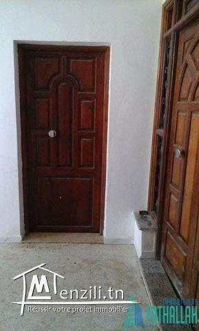 Maison ( s+2) et 2 studios à vendre à Eljem