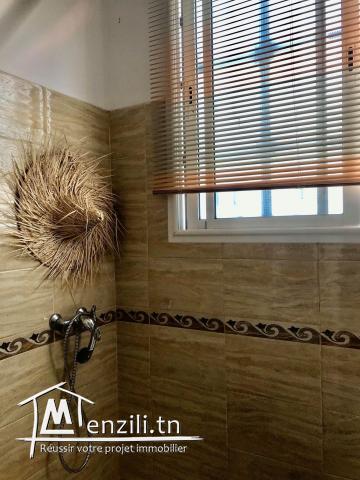 Appartement à louer rénové non meublé rez de chaussé S+3 Ras Tabia