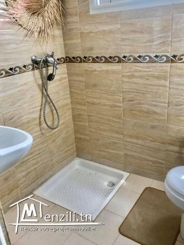 Appartement à louer rénové non meublé rez de chaussé S+3 Ras Tabia