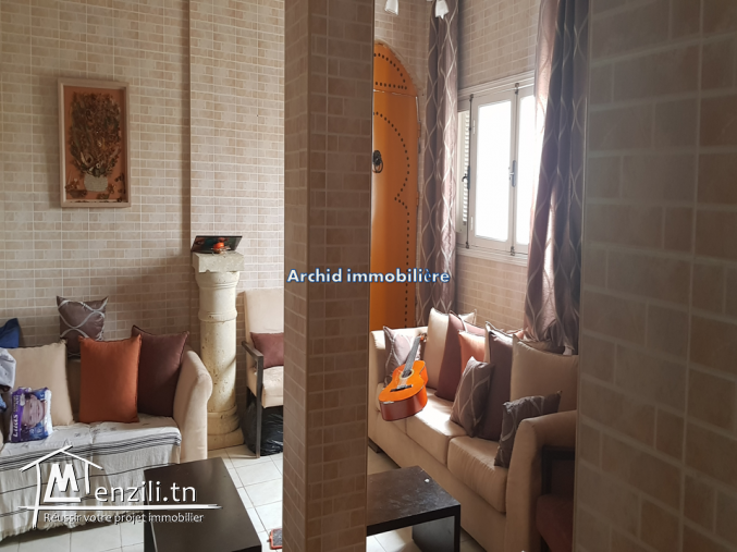 un étage de villa de 217 m2 situé à Bardo centre