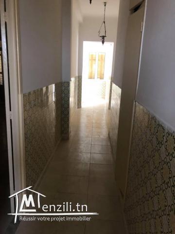 villa 150 m2 prés d’hôpital rabta ( 9avril ) (pour habitation ou centre médical)