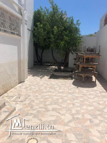 villa 150 m2 prés d’hôpital rabta ( 9avril ) (pour habitation ou centre médical)