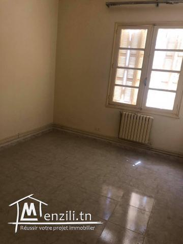 villa 150 m2 prés d’hôpital rabta ( 9avril ) (pour habitation ou centre médical)