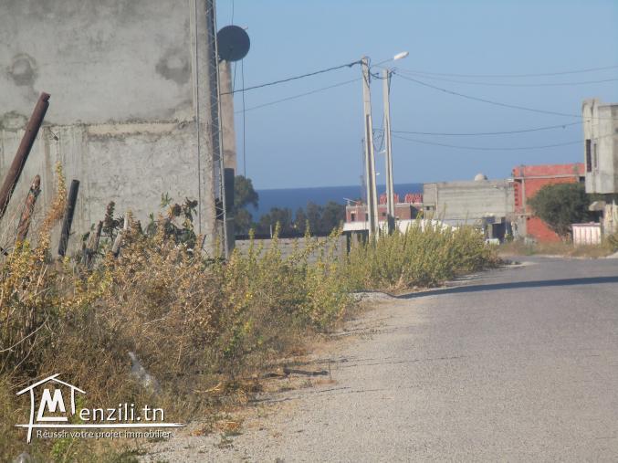 200m2 cloturé ouvert sur deux routes a de l'un goudronné