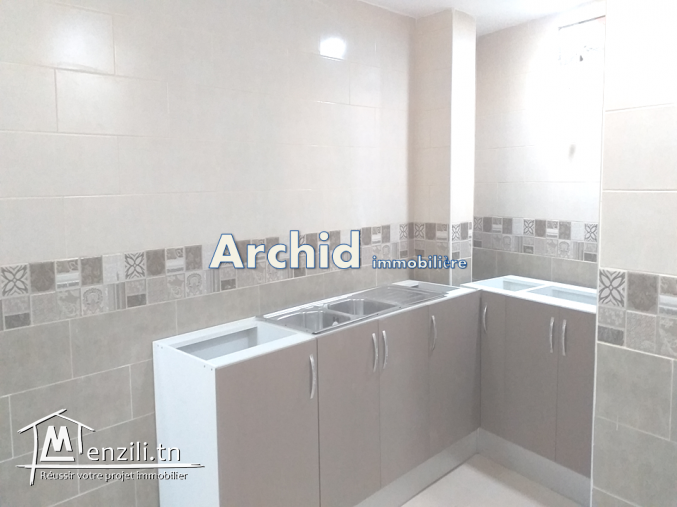 une grande villa trois étages à mnihla