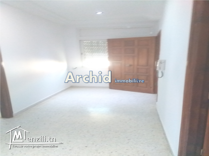 une grande villa trois étages à mnihla