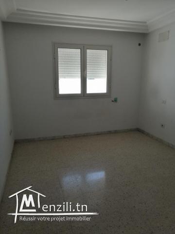 Joli S+2 propre et spacieux à residence Zayatine Wahat  Laouina