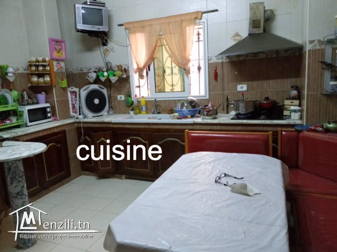 Villa à vendre avec trois Locaux commerciaux