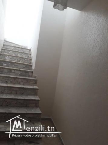 à vendre maison 2 étage  à centre ville kélibia