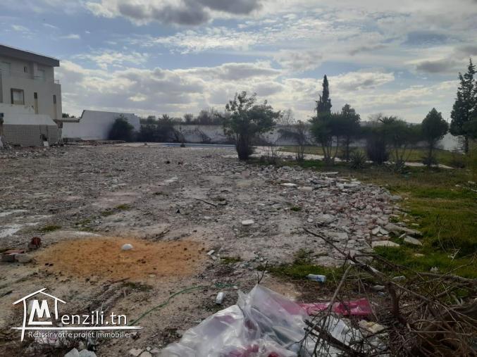Un  beau terrain à côté  de maison hamdi meddeb à la soukra