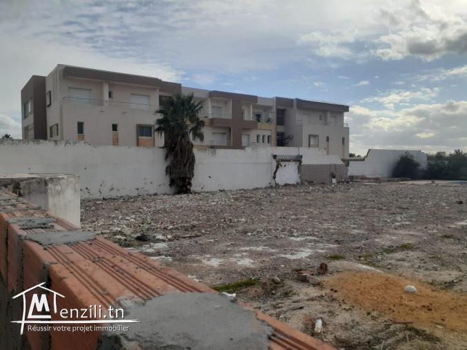 Un  beau terrain à côté  de maison hamdi meddeb à la soukra