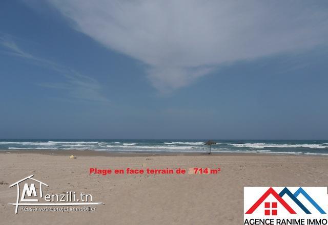 Terrain de 714m2 pieds ds l’eau a el haouaria cap bon