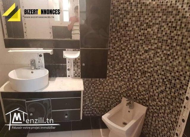 A vendre une belle maison à Menzel Abd Rahmen Bizerte qui ouvre sur 2 routes.