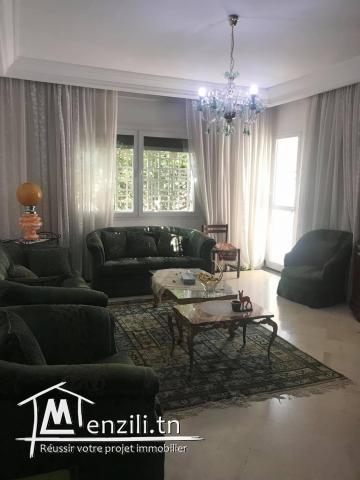 Un très bel appartement S+3 avec jardin à vendre à Ennasr II