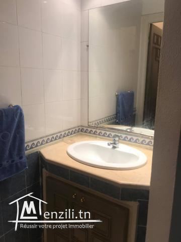 Un très bel appartement S+3 avec jardin à vendre à Ennasr II