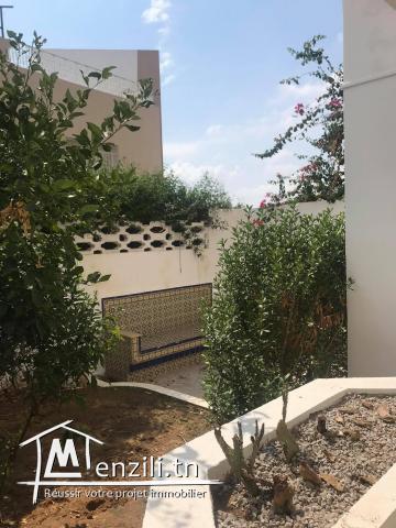 Un très bel appartement S+3 avec jardin à vendre à Ennasr II