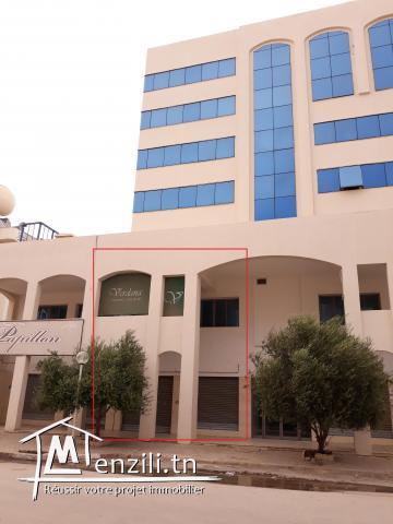 Local avec 2 niveaux (RDC + 1er Etage) en face de Carrefour Market