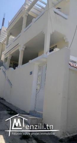 A vendre une villa et un appartement au 1er étage (prix négociable)