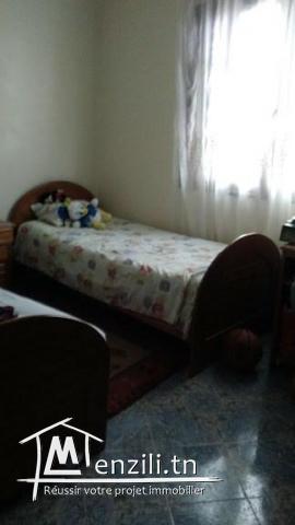 A vendre une villa et un appartement au 1er étage (prix négociable)