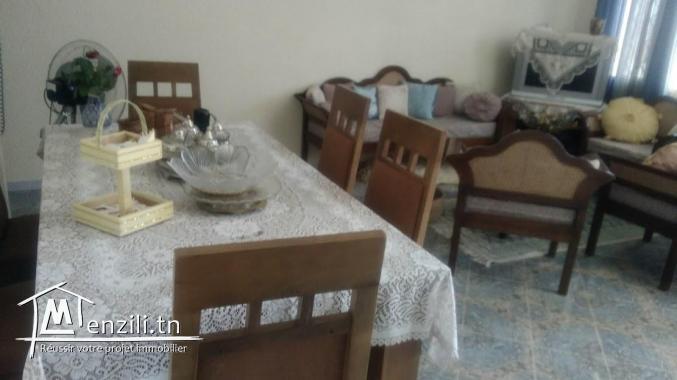 A vendre une villa et un appartement au 1er étage (prix négociable)