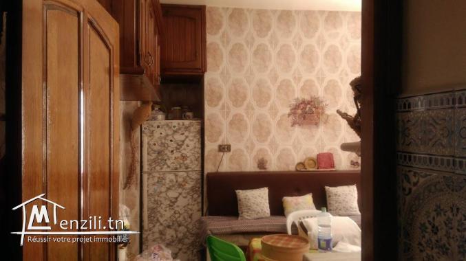 A vendre une villa et un appartement au 1er étage (prix négociable)