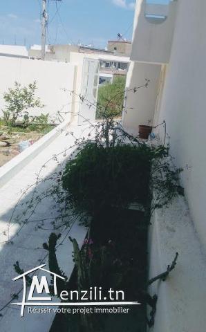 A vendre une villa et un appartement au 1er étage (prix négociable)